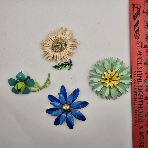Mid-Century Enamel Flower Brooches Retro Colorful Lot - Picture 7 of 7
